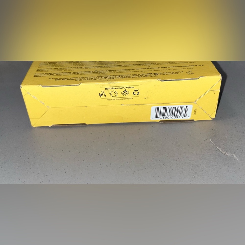 Essential Burt’s Bees kit - Picture 3 of 4